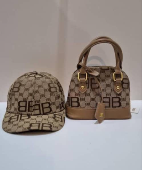 Sac avec casquette
