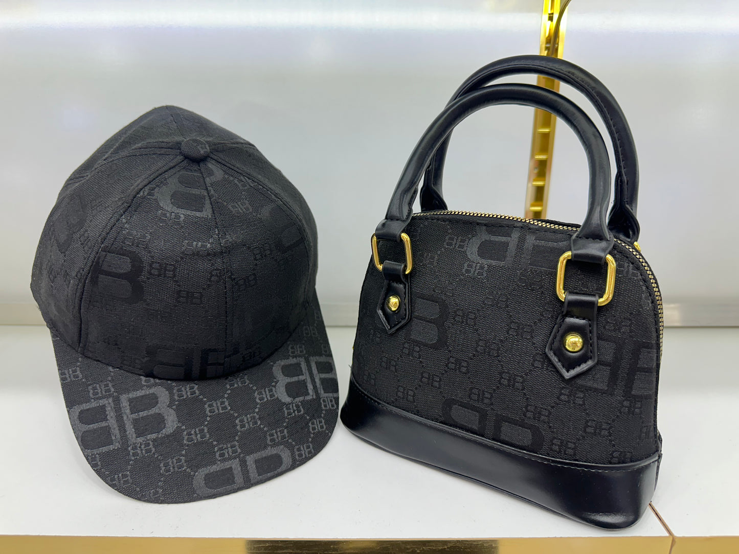 Sac avec casquette